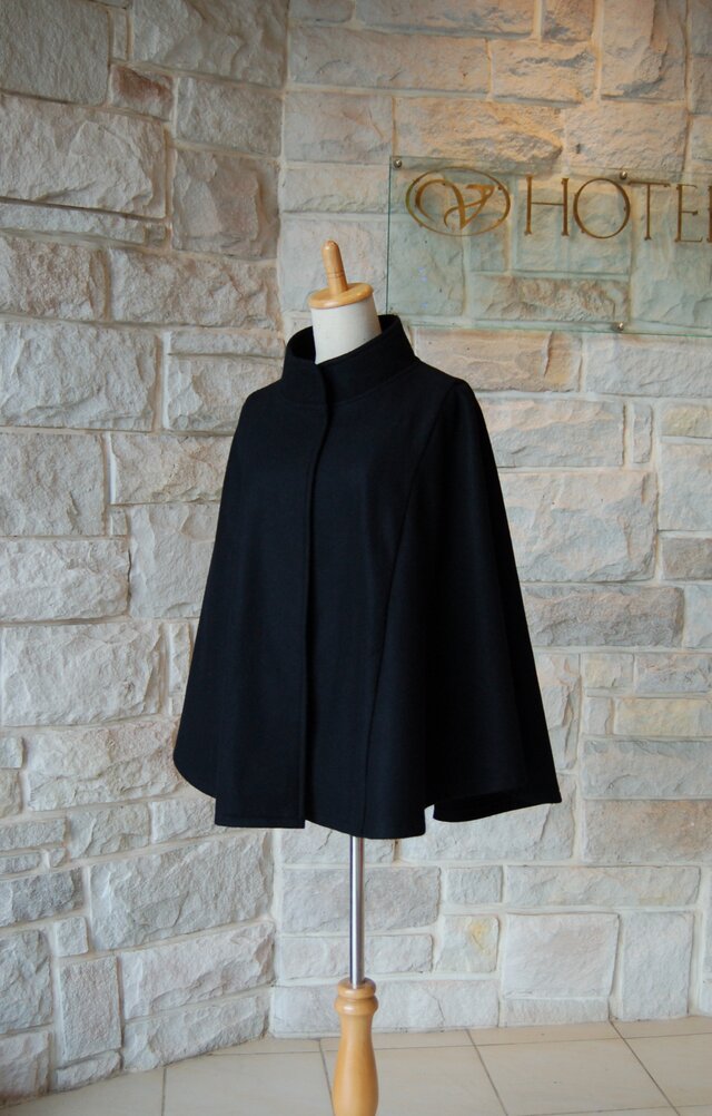 エレガント ブラック ケープコート 】スタンドカラー 背ヨーク付き