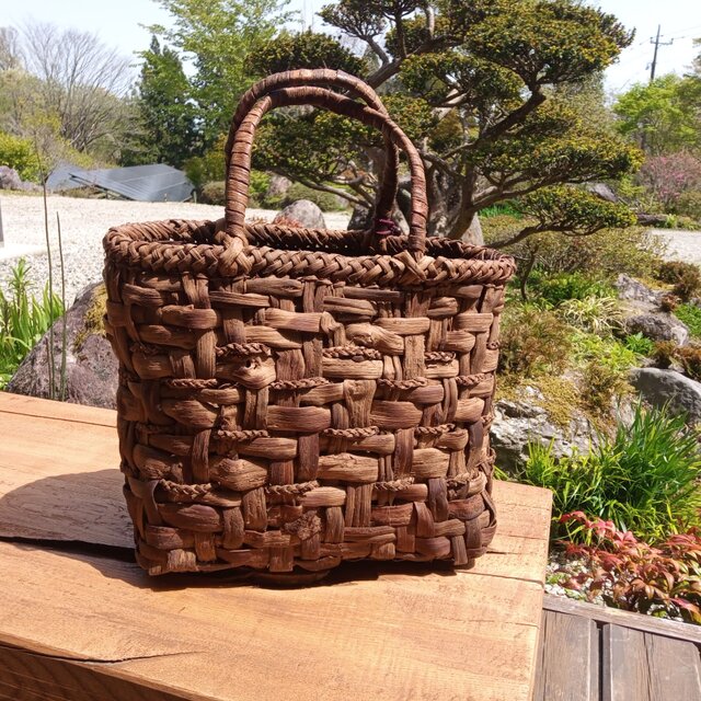 貴重な山葡萄の蔓で編んだ手提げ籠(バッグ) 【中Ⅰ】三つ編み 202105