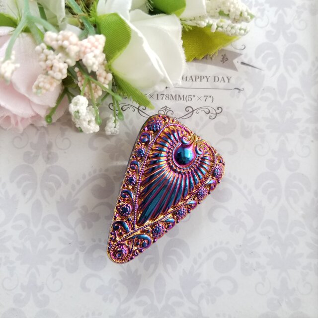 チェコガラスのブローチ | iichi 日々の暮らしを心地よくする