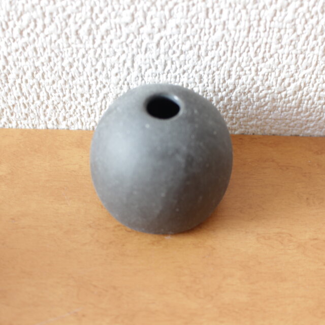 陶器 花器 丸い円錐のようなドーム型 グレー 地シリーズ | iichi 日々