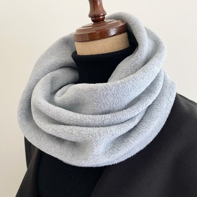 かぶるだけでオシャレに決まる♪あたたかいフリース素材のスヌード