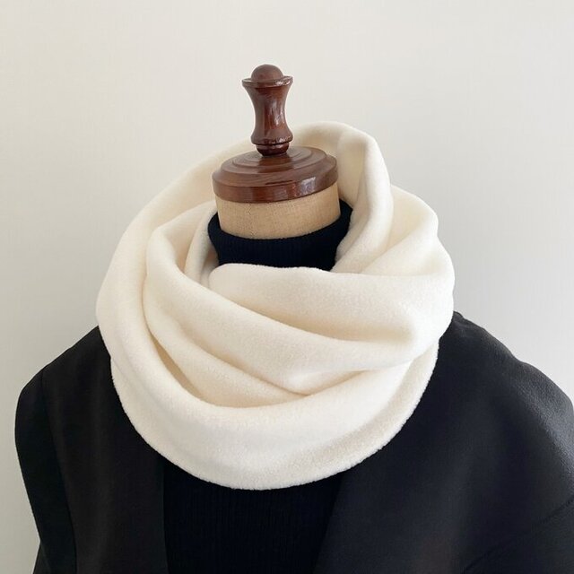 かぶるだけでオシャレに決まる♪あたたかいフリース素材のスヌード