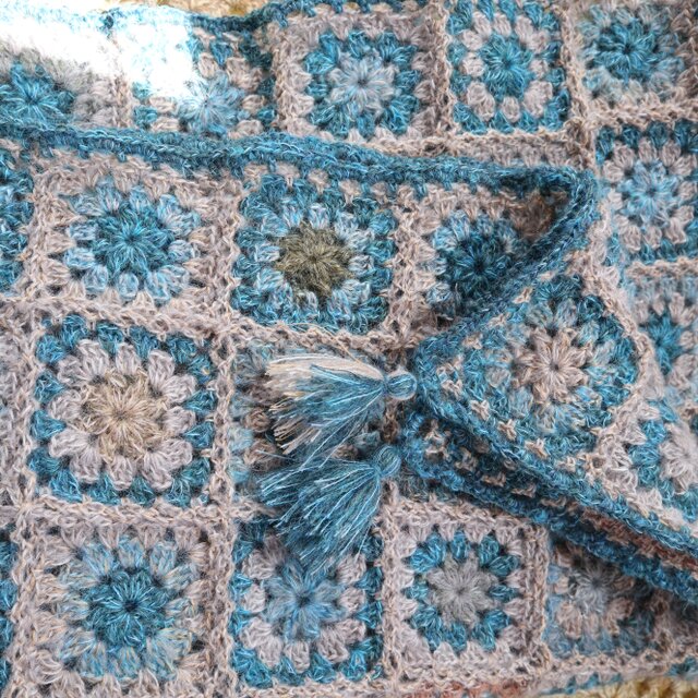 手編みのブランケット（ネモフィラ） | iichi 日々の暮らしを心地よく