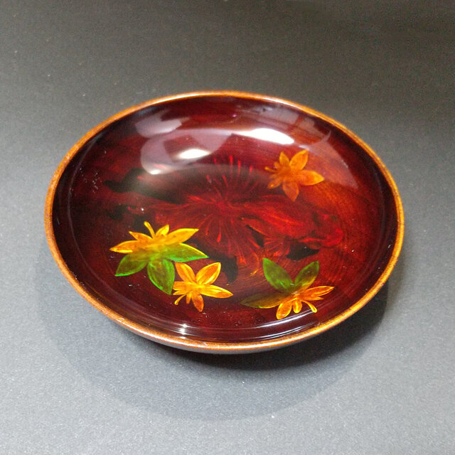 紅葉と游ぐ金魚のお皿(赤金魚) | iichi 日々の暮らしを心地よくする