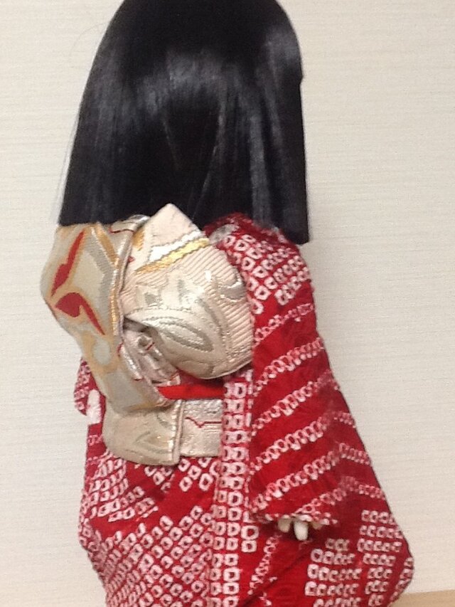 市松人形 顔ビスク 赤総絹手縫い着物の女の子 | iichi 日々の暮らしを