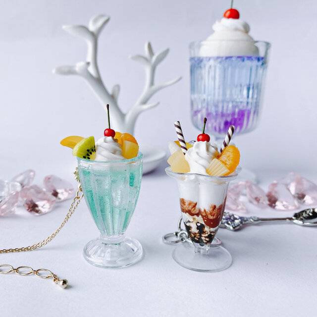 チョコバナナパフェのバッグチャーム フェイクスイーツ スイーツデコ