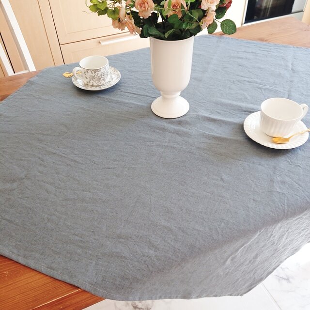 洗い込まれたアンティーク風ラミーリネンのテーブルクロス 100cm×100cm