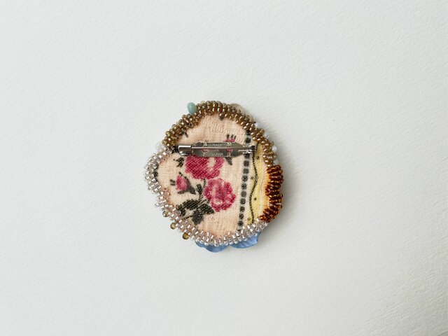 花と石 no.8 ブローチ | iichi 日々の暮らしを心地よくする