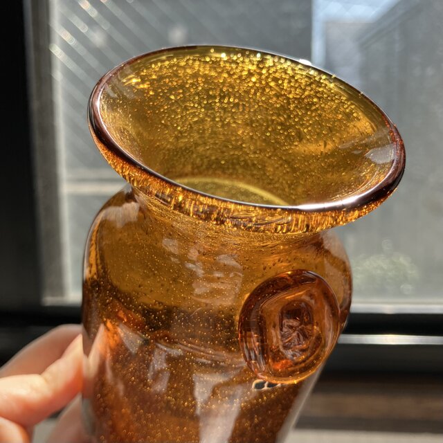 琥珀色のフラワーベース／アンバー／花瓶／エリックホグラン／ガラス