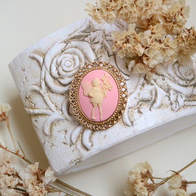 カメオのブローチネックレス 花を持つ妖精（ピンク） | iichi 日々の