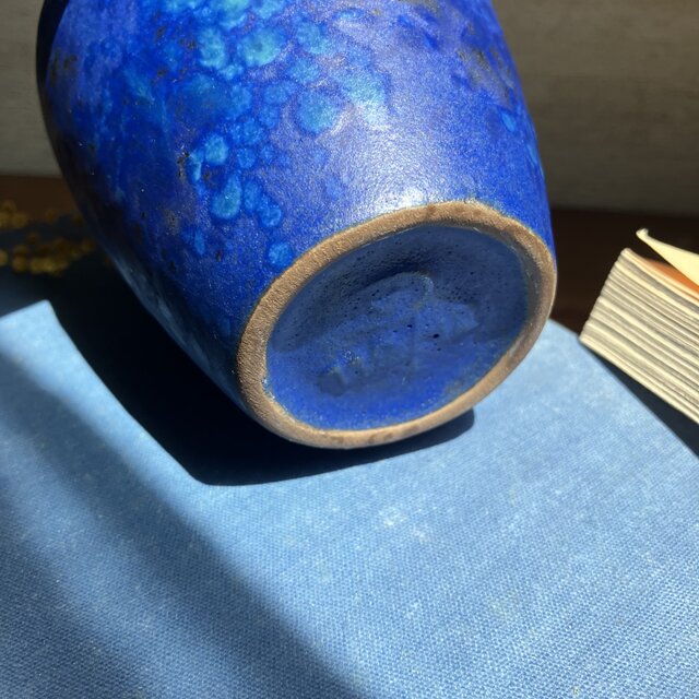 抽象画のような鮮やかなブルーのドイツ花瓶／Fat Lava／ファットラヴァ