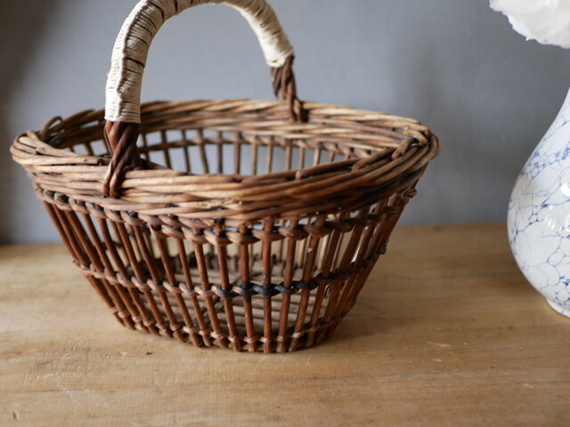 パニエ かご 籠 バスケット フランスブロカント アンティークのある