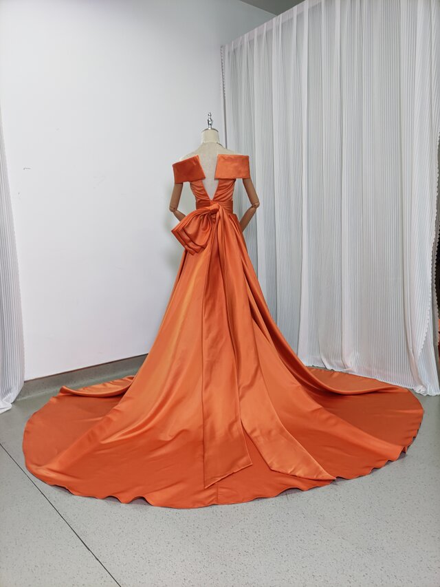 パーティードレス オレンジ オフショルダー 光沢サテン リボン