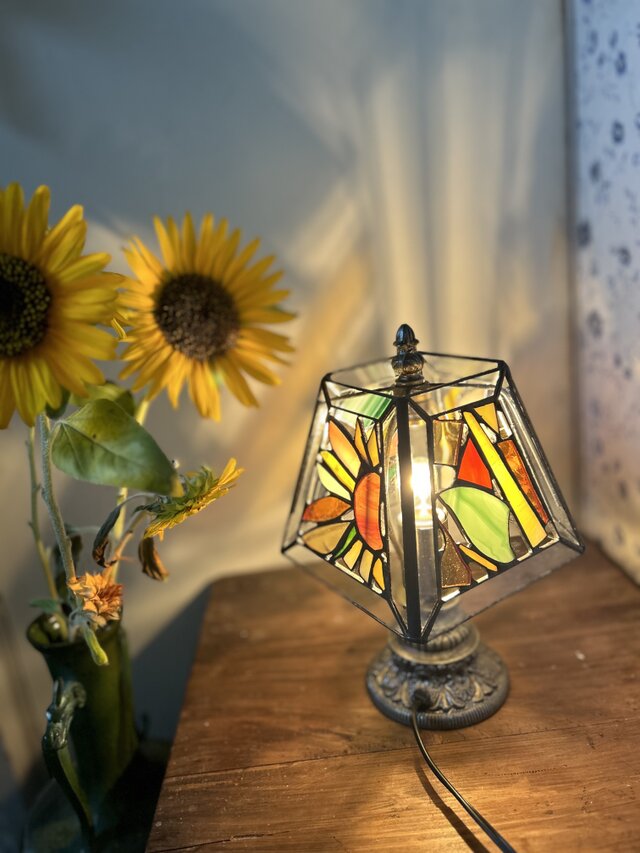 ステンドグラスひまわり小さめランプ | iichi 日々の暮らしを心地よく