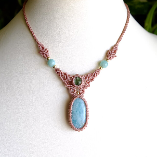 アマゾナイト（ロシア産）・エメラルド（コロンビア産）マクラメ編み
