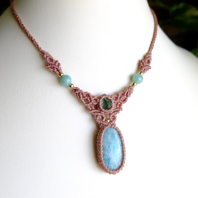 アマゾナイト（ロシア産）・エメラルド（コロンビア産）マクラメ編み
