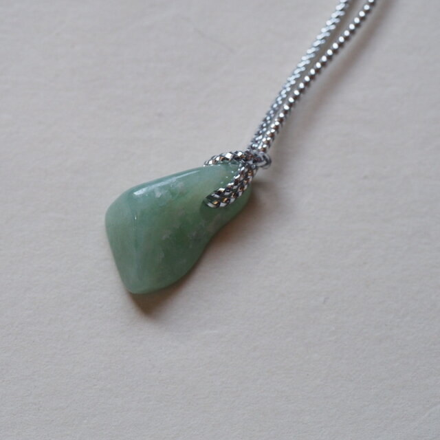糸魚川翡翠 チャーム30 | iichi 日々の暮らしを心地よくする