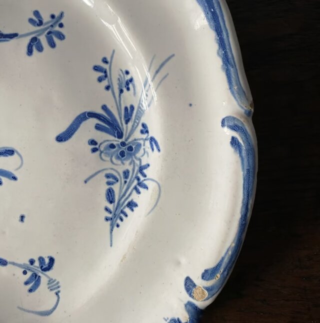 18世紀 Moustiers ムスティエ 小枝柄 花リム 平皿 フランス