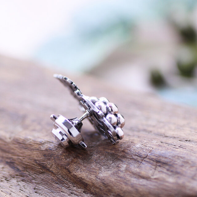 葡萄シルバーブローチ（ピンバッジ） | iichi 日々の暮らしを心地よく