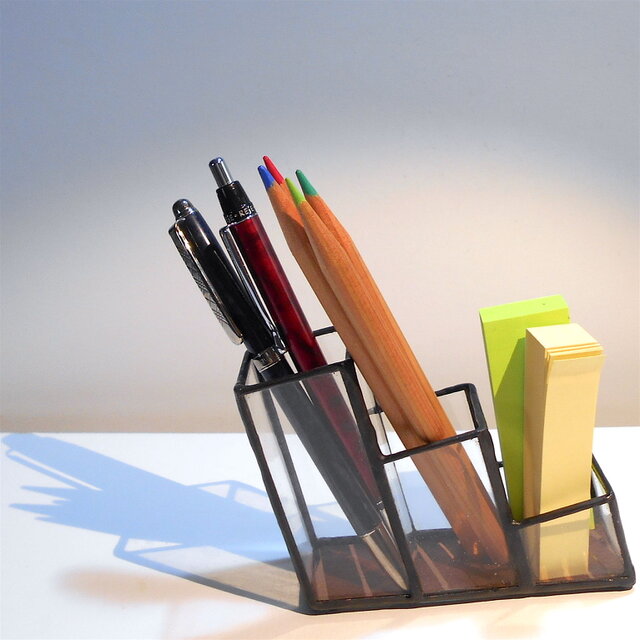 斜体三室あるステンドグラスペン立て | iichi 日々の暮らしを心地よく