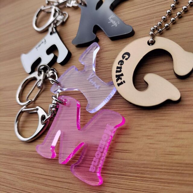 名入れ アルファベットキーホルダー イニシャルキーホルダー お名前