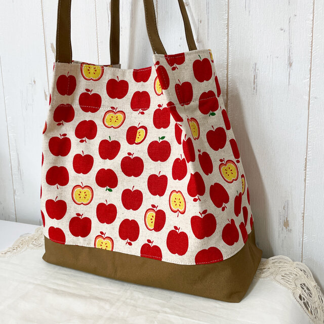 ♥♥ シャープな持ち手のトートバッグ【りんご】♥♥ | iichi 日々の