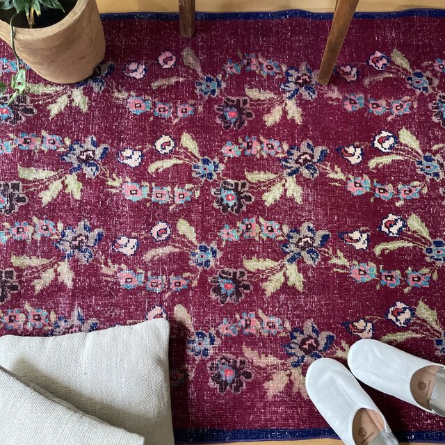 トルコヴィンテージラグ えんじボルドー 大きなボタニカル柄 102×171