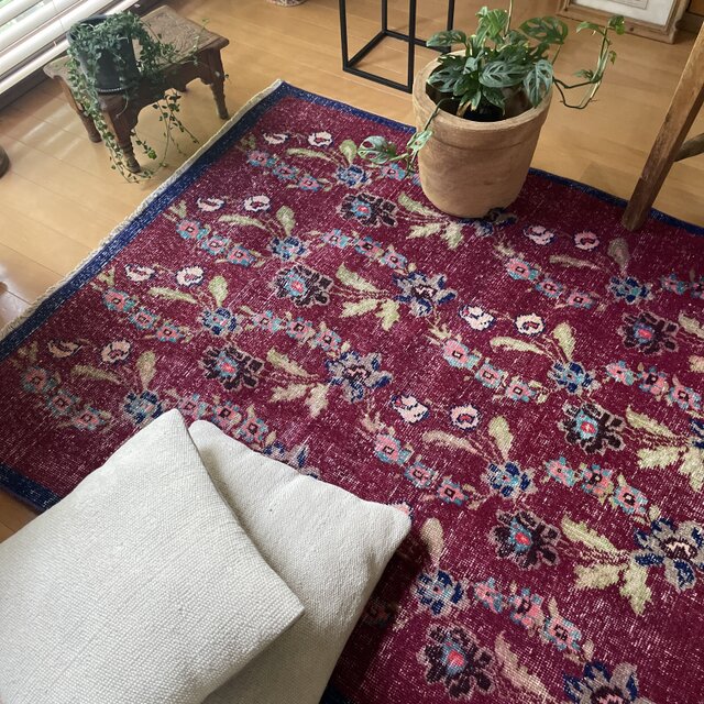 トルコヴィンテージラグ えんじボルドー 大きなボタニカル柄 102×171