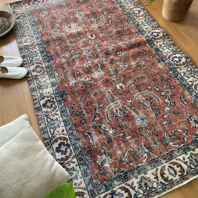 大判/シャビーレッドとネイビーの端正なヴィンテージトルコラグNo.729