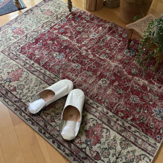 トルコヴィンテージラグ 赤えんじ色 クリーム ボタニカル柄 93×128