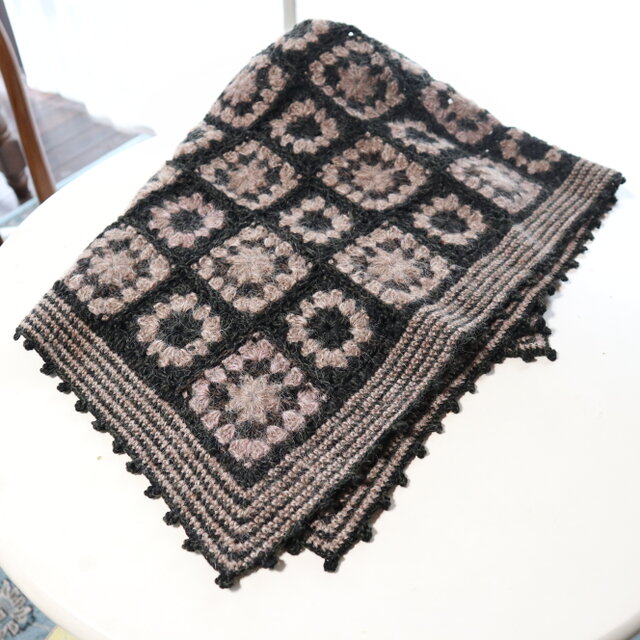 手編みのブランケット（オセロ）（黒＋薄茶） | iichi 日々の暮らしを