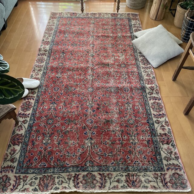 トルコヴィンテージラグ 107×207 アンティークレッド 草花ボタニカル