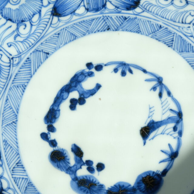 線描きで素敵◇太明成化年製 伊万里 花文染付線描き七寸中皿 骨董