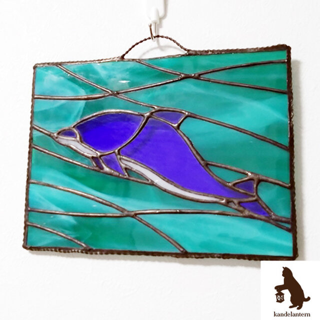 ステンドグラス パネル（海を泳ぐイルカ） 壁掛けパネル | iichi 日々