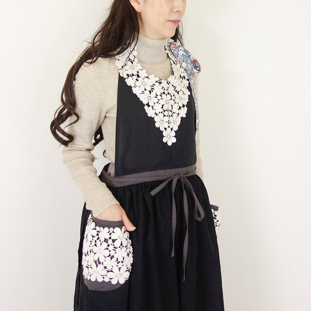 予約販売] ブラックリネンとワッシャーフラワーレースパフポケット