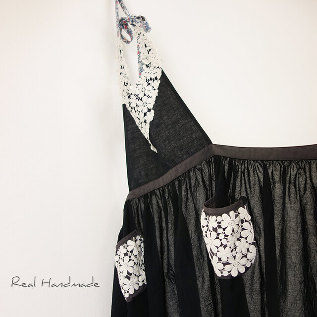 予約販売] ブラックリネンとワッシャーフラワーレースパフポケット