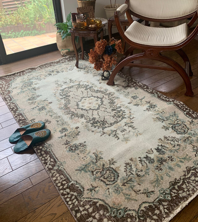 クリームベージュとパープル味グレー トルコラグ 石田ゆり子さんNo.712