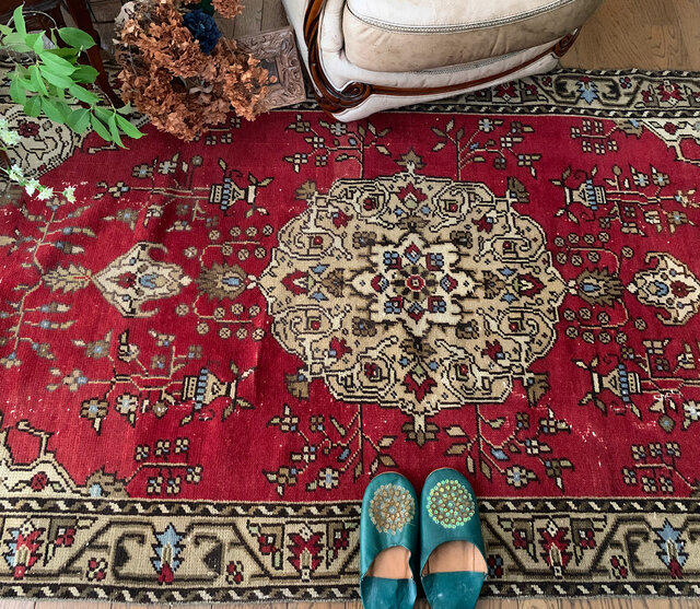 シャビーレッド 204cm×119cm 宝石メダリオン トルコヴィンテージラグ