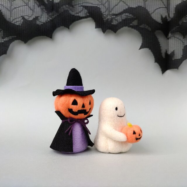ドラキュラマントのジャックオランタンとおばけちゃん羊毛フェルト