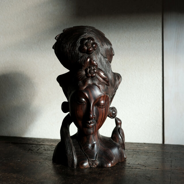 インドネシア・バリ島産◇木彫りの女神 鳥 オブジェ インテリア 工芸品