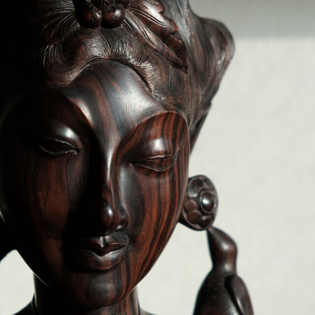 インドネシア・バリ島産◇木彫りの女神 鳥 オブジェ インテリア 工芸品