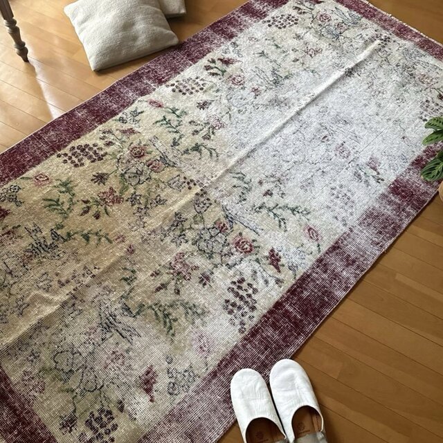 118×207 ベージュ×グリーン 花柄と縁取り トルコヴィンテージラグ 118