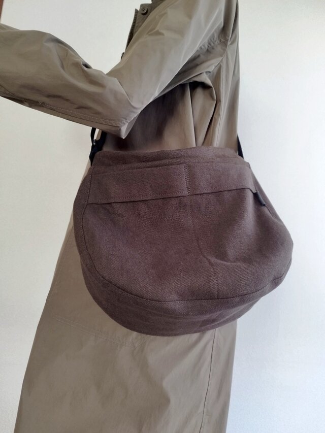 ななめがけ ショルダーバッグ ブラウン サコッシュタイプ | iichi 日々