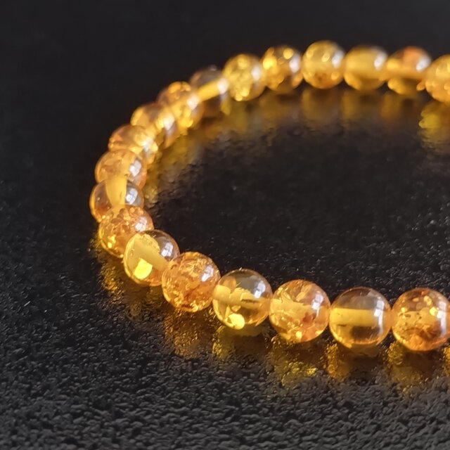 アンバー(琥珀)・6mm【高品質】 ブレスレット | iichi 日々の暮らしを