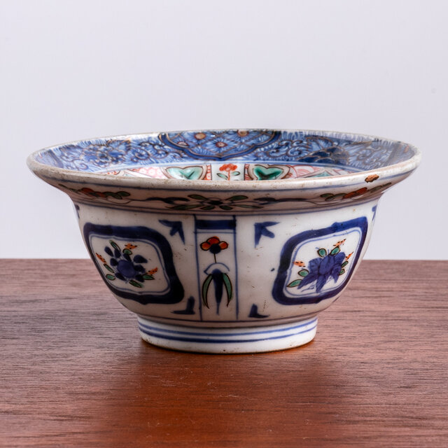 古伊万里 染錦 唐華文 鉢 明治時代 | iichi 日々の暮らしを心地よく