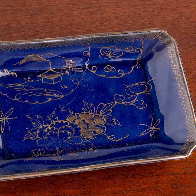 伊万里焼 瑠璃釉 金彩山水牡丹文 長皿 明治時代 D553 | iichi 日々の