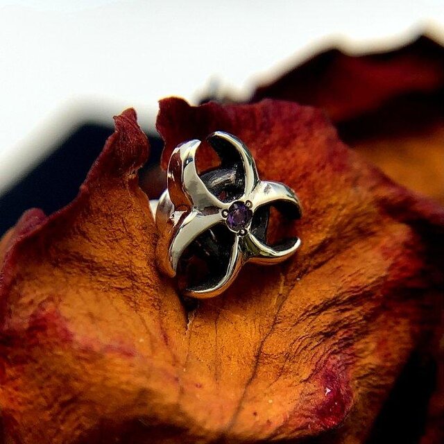 バイオハザードのシルバー925ピアス、アメジスト | iichi 日々の暮らし