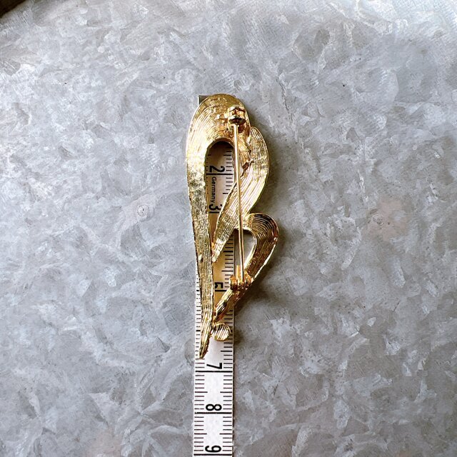 SC119-ヴィンテージブローチ U.S.A. Gold Tone Feather Motif Berry