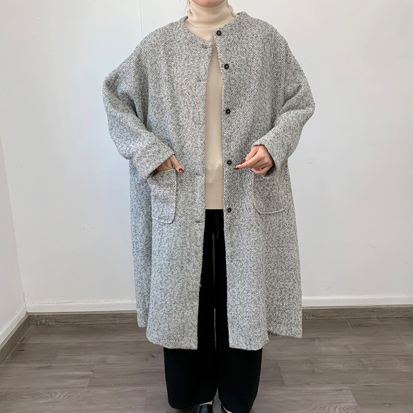 en-enウール混紡・点々ツイード・ドルマン袖コート・薄グレー×白