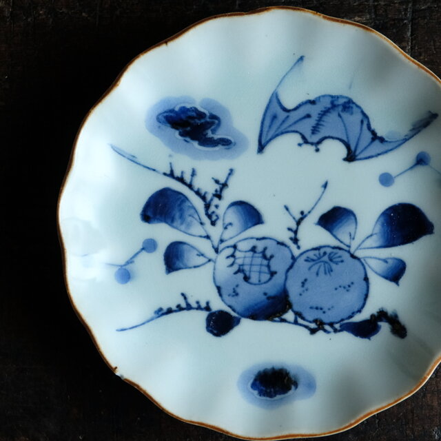 蝙蝠と果実◇伊万里 蝙蝠文染付中皿 骨董/antiques丁寧な暮らし 江戸